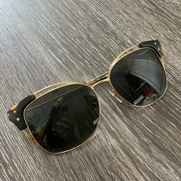 Tory Burch Accessories - Tory Burch Cutout Sunglasses